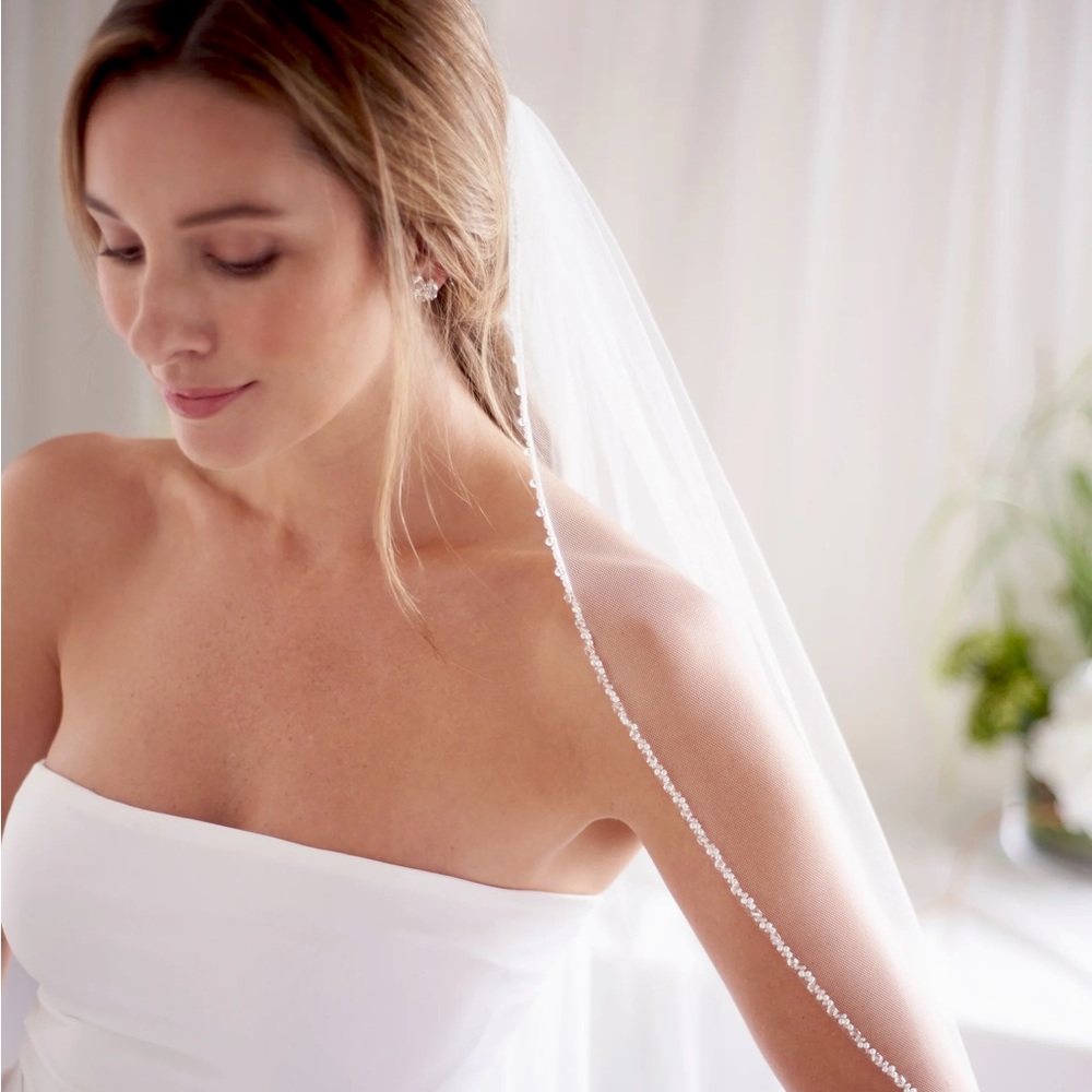 DARETH COLBURN KYLIE CRYSTAL & PEARL BEADED VEIL